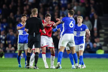 Birmingham City, St. Andrew 's @ Knighthead Park, Birmingham, İngiltere' de 16 Eylül 2024 'te oynanan Wrexham maçında her iki takım arasında gerginlik tırmanmaya başladı.