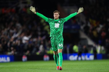 Birmingham City 'den Bailey Peacock-Farrell, Birmingham City' nin Wrexham 'a karşı oynadığı Gökyüzü İddia Ligi 1 maçında Birmingham City' nin 16 Eylül 2024 'te Birmingham' daki St.Andrew 's @ Knighthead Park' taki golünü 1-1 kazanmasını kutluyor.