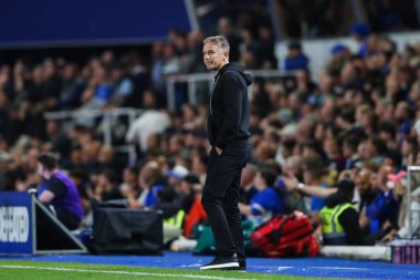 Wrexham teknik direktörü Phil Parkinson, 16 Eylül 2024 'te Birmingham City' nin St. Andrew 's @ Knighthead Park, Birmingham' daki Wrexham maçında tepki gösterdi.