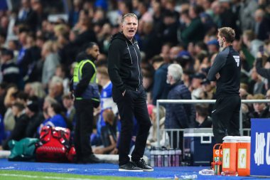 Wrexham teknik direktörü Phil Parkinson, 16 Eylül 2024 'te Birmingham City' nin St. Andrew 's @ Knighthead Park, Birmingham' daki Wrexham maçında tepki gösterdi.