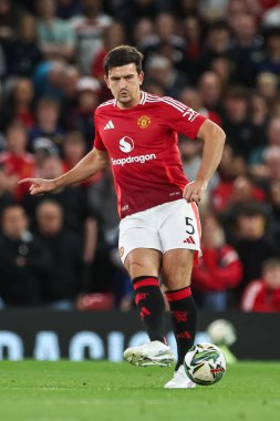 Manchester United takımından Harry Maguire, 17 Eylül 2024 'te Old Trafford, Manchester, Birleşik Krallık' ta oynanan Carabao Cup 3. Raund karşılaşmasında pas verdi.