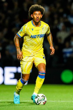 Kristal Saray 'dan Chris Richards, 17 Eylül 2024' te Londra 'daki Kiyan Prince Vakfı Stadyumu' nda oynanan Queens Park Rangers-Crystal Palace maçında topla koşuyor.