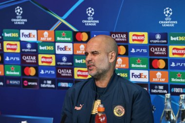 Manchester City 'nin Pep Guardiola teknik direktörü UEFA Şampiyonlar Ligi Manchester City - Inter Milan Basın Konferansı sırasında 17 Eylül 2024' te Etihad Stadyumu 'nda yaptığı basın toplantısında konuşma yaptı.