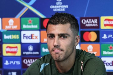 Manchester City 'den Rodri, UEFA Şampiyonlar Ligi Manchester City' nin 17 Eylül 2024 'te Etihad Stadyumu' nda Inter Milan 'a karşı düzenlediği basın toplantısında konuşma yaptı.