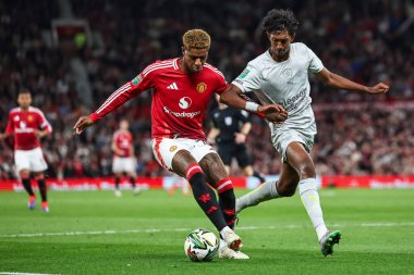Manchester United 'dan Marcus Rashford, 17 Eylül 2024' te Old Trafford, Manchester, İngiltere 'de oynanan Carabao Kupası 3. tur karşılaşmasında Barnsley Vimal Yoganathan' ı durdurdu.