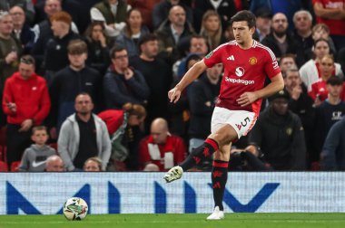 Manchester United takımından Harry Maguire, 17 Eylül 2024 'te Old Trafford, Manchester, Birleşik Krallık' ta oynanan Carabao Cup 3. Raund karşılaşmasında pas verdi.