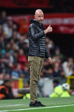 Manchester United 'ın 10. Cadılık Müdürü, 17 Eylül 2024' te Old Trafford, Manchester, İngiltere 'de oynanan 3. Raund Manchester United - Barnsley karşılaşmasında takımını tebrik etti.
