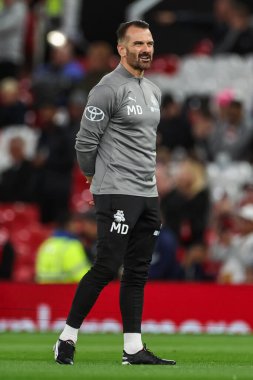Martin Devaney, Carabao Kupası 3. tur karşılaşması öncesinde Barnsley 'in ilk takım koçu Manchester United' a karşı Old Trafford, Manchester, İngiltere, 17 Eylül 2024