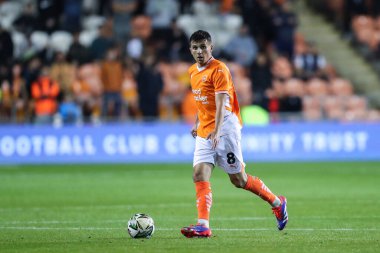 Blackpool 'dan Albie Morgan, 17 Eylül 2024, Bloomfield Road, Blackpool, İngiltere' de Çarşamba günü oynanan Blackpool-Sheffield maçında görev başında.