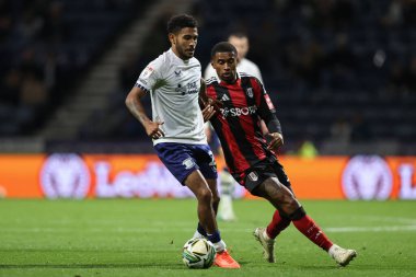 Preston 'dan Kaine Kesler Hayden, 17 Eylül 2024' te Preston North End Fulham 'a karşı oynanan Carabao Kupası karşılaşmasında Fulham' lı Reiss Nelson 'dan topu alıyor.