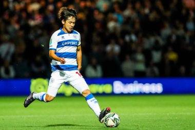 Queens Park Rangers takımından Koki Saito, 17 Eylül 2024 'te Londra' daki Kiyan Prince Foundation Stadyumu 'nda oynanan Queens Park Rangers-Crystal Palace maçında topu çaprazlıyor.