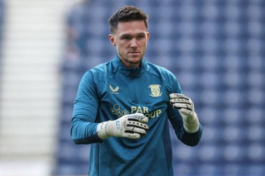 Preston 'dan Freddie Woodman, 17 Eylül 2024' te İngiltere 'nin Deepdale kentinde oynanan Carabao Kupası maçında ısınma turunda Preston North End Fulham' a karşı