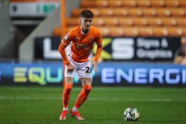 Blackpool 'dan Zac Ashworth, 17 Eylül 2024, Bloomfield Road, Blackpool, İngiltere' de Çarşamba günü oynanan Blackpool-Sheffield maçında görev başında.
