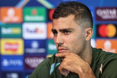 Manchester City 'den Rodri, 17 Eylül 2024 tarihinde Etihad Stadyumu' nda düzenlenen UEFA Şampiyonlar Ligi Manchester City - Inter Milan Basın Konferansı 'nda maç öncesi basın toplantısında konuşma yaptı.