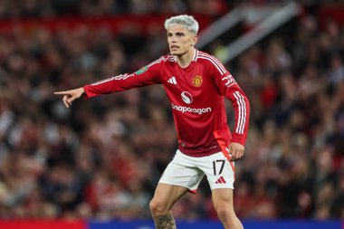 Manchester United takımından Alejandro Garnacho, 17 Eylül 2024 'te Old Trafford, Manchester, Birleşik Krallık' ta oynanan Carabao Kupası 3. tur karşılaşmasında takım talimatlarını veriyor.