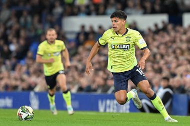 Southampton 'dan Mateus Fernandes, 17 Eylül 2024' te Goodison Park, Liverpool, İngiltere 'de oynanan Everton-Southampton Carabao Kupası karşılaşmasında topla forvete giriyor.