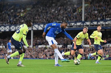 Everton oyuncusu Beto, 17 Eylül 2024 'te İngiltere' de Goodison Park 'ta oynanan Everton-Southampton Carabao Kupası maçında gol atarken görülüyor.