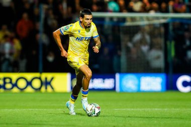 Kristal Saray 'dan Daniel Munoz, 17 Eylül 2024' te Londra 'daki Kiyan Prince Vakfı Stadyumu' nda oynanan Queens Park Rangers-Crystal Palace maçında topla koşuyor.