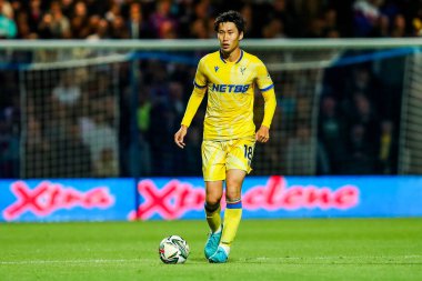 Kristal Saray 'dan Daichi Kamada, 17 Eylül 2024' te Londra 'daki Kiyan Prince Vakfı Stadyumu' nda oynanan Carabao Kupası maçında Queens Park Rangers - Crystal Palace maçına bakıyor.