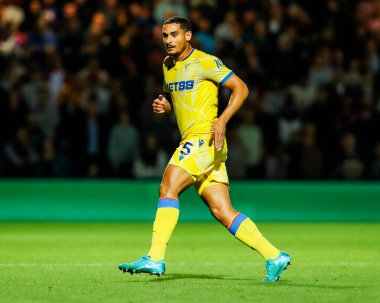 Kristal Saray 'dan Maxence Lacroix, 17 Eylül 2024' te Londra 'daki Kiyan Prince Vakfı Stadyumu' nda oynanan Carabao Kupası maçında Queens Park Rangers - Crystal Palace maçına bakıyor.