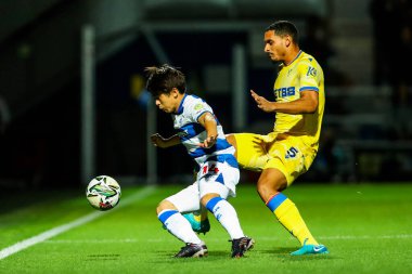 Queens Park Rangers takımından Koki Saito, 17 Eylül 2024 'te Londra' daki Kiyan Prince Foundation Stadyumu 'nda oynanan Carabao Kupası karşılaşmasında Kristal Saray' dan Maxence Lacroix tarafından baskı altına alındı.