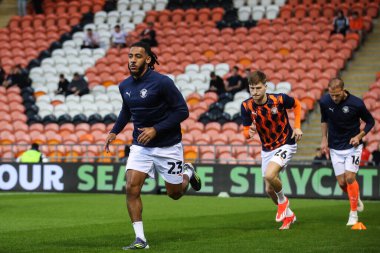 Blackpool 'dan Dom Thompson, Carabao Kupası karşılaşması öncesinde 17 Eylül 2024' te Bloomfield Road, Blackpool 'da oynanan Blackpool-Sheffield maçında ısındı.