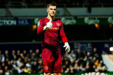 Queens Park Korucuları 'ndan Joe Walsh, 17 Eylül 2024' te İngiltere 'nin Kiyan Prince Vakfı Stadyumu' nda oynanan Queens Park Rangers-Crystal Palace maçında tepki gösterdi.