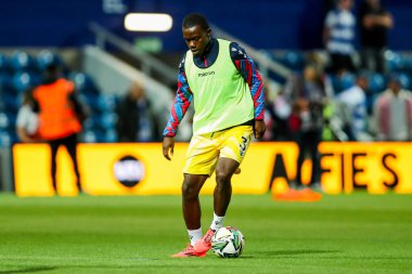 Kristal Saray 'dan Tyrick Mitchell, 17 Eylül 2024' te Londra 'daki Kiyan Prince Vakfı Stadyumu' nda oynanan Queens Park Rangers-Crystal Palace maçından önce ısınıyor.