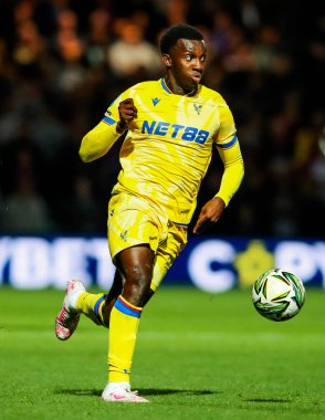 Kristal Saray 'dan Eddie Nketiah, 17 Eylül 2024' te Londra 'daki Kiyan Prince Vakfı Stadyumu' nda Queens Park Rangers - Crystal Palace maçında topla koşuyor.