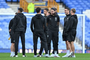 Southampton 'dan Ben Brereton Daz, 17 Eylül 2024' te Goodison Park, Liverpool 'da oynanan Carabao Kupası karşılaşması öncesinde takım arkadaşlarıyla yaptığı bir şakayı paylaşırken gülümsüyor.