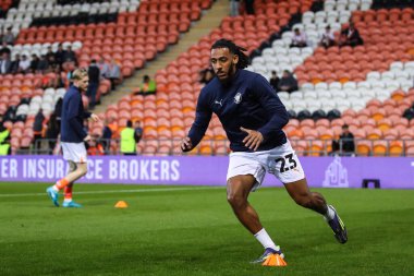 Blackpool 'dan Dom Thompson, Carabao Kupası karşılaşması öncesinde 17 Eylül 2024' te Bloomfield Road, Blackpool 'da oynanan Blackpool-Sheffield maçında ısındı.