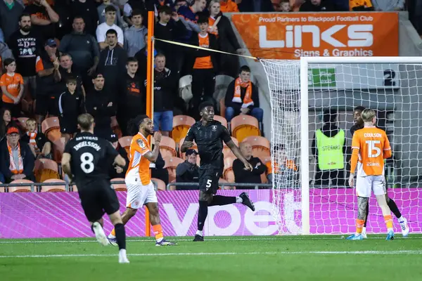 Çarşamba günü Sheffield 'li DiShon Bernard, 17 Eylül 2024' te Bloomfield Road, Blackpool, İngiltere 'de oynanan Carabao Kupası karşılaşmasında 0-1 kazanma hedefini kutluyor.