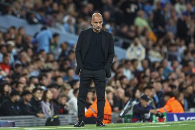 Manchester City 'nin Pep Guardiola teknik direktörü 18 Eylül 2024' te Etihad Stadyumu 'nda Manchester City ile Inter Milan arasındaki UEFA Şampiyonlar Ligi sahne maçına bakıyor.