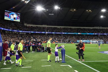 Her iki takım da maç için 18 Eylül 2024 'te Etihad Stadyumu' nda Manchester City ile Inter Milan arasında oynanan UEFA Şampiyonlar Ligi sahne maçı sırasında sahaya çıkmıştır.