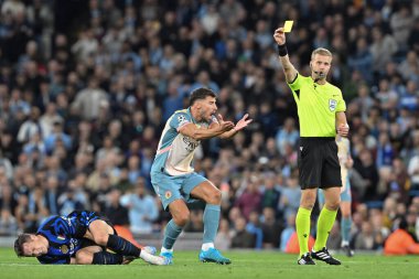Manchester City 'den Rben Dias, 18 Eylül 2024' te Etihad Stadyumu 'nda oynanan UEFA Şampiyonlar Ligi sahne maçı sırasında hakem Glenn Nyberg' in verdiği sarı karta tepki gösterdi.