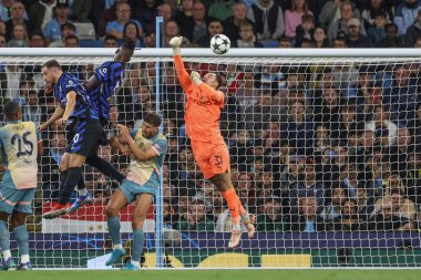 Manchester City 'den Ederson 18 Eylül 2024' te Etihad Stadyumu 'nda Manchester City ile Inter Milan arasında oynanan UEFA Şampiyonlar Ligi sahne maçında temiz yumruklar attı.