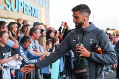 Tottenham Hotspur 'dan Rodrigo Bentancur, Coventry City ile Tottenham Hotspur arasındaki Carabao Kupası karşılaşması öncesinde Coventry Building Society Arena, Coventry, İngiltere, 18 Eylül 2024' de geldi.