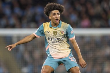 Manchester City 'den Rico Lewis takım talimatlarını UEFA Şampiyonlar Ligi sahne maçı sırasında veriyor Manchester City - Inter Milan Etihad Stadyumu, Manchester, İngiltere, 18 Eylül 2024