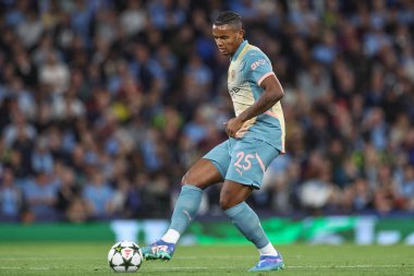 Manchester City 'den Manuel Akanji, 18 Eylül 2024' te Etihad Stadyumu 'nda Manchester City ile Inter Milan arasındaki UEFA Şampiyonlar Ligi sahne maçında pas attı.