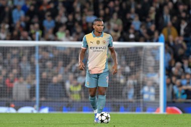 Manchester City 'den Manuel Akanji 18 Eylül 2024' te Etihad Stadyumu 'nda Manchester City ile Inter Milan arasındaki UEFA Şampiyonlar Ligi sahne maçı sırasında hareket halindeydi.