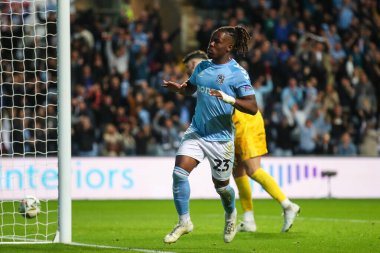 Coventry City 'den Brandon Thomas-Asante, 18 Eylül 2024' te Coventry Building Society Arena, Coventry, İngiltere 'de oynanan Coventry City-Tottenham Hotspur maçında 1-0 kazanma hedefini kutluyor.