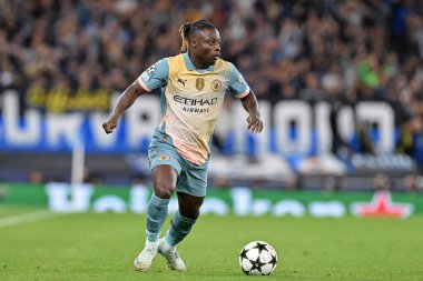 Manchester City 'den Jrmy Doku, 18 Eylül 2024' te Etihad Stadyumu 'nda Manchester City ile Inter Milan arasındaki UEFA Şampiyonlar Ligi sahne maçı sırasında eylemde.