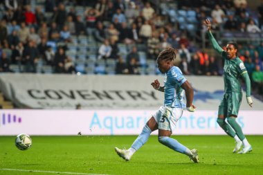 Coventry City 'den Brandon Thomas-Asante, Coventry Building Society Arena, Coventry, İngiltere' de oynanan Coventry City-Tottenham Hotspur maçında 1-0 berabere kalma golünü attı.