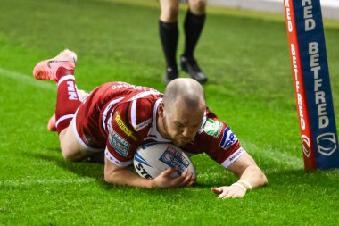 Wigan Warriors takımından Liam Marshall, Wigan, İngiltere 'deki The Brick Community Stadyumu' nda oynanan 27.