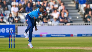 Jofra ARCHER (İngiltere), Birinci Metro Bank Bir Gün Uluslararası karşılaşması sırasında İngiltere ile Avustralya arasında oynanan Trent Bridge, Nottingham, İngiltere, 19 Eylül 2024