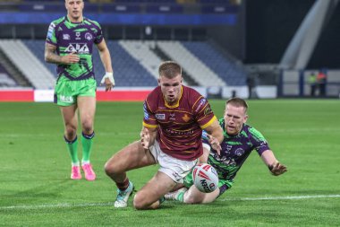 Huddersfield Giants takımından Harry Rushton, 19 Eylül 2024 'te John Smith Stadyumu' nda oynanan 27. Betfred Süper Lig karşılaşmasında Huddersfield Giants Castleford Tigers 'a karşı oynuyor.