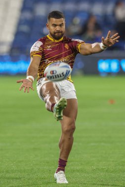 Huddersfield Giants 'tan Esan Marsters 27. Betfred Süper Lig Turu' nda Huddersfield Giants Castleford Tigers 'a karşı John Smith Stadyumu, Huddersfield, Birleşik Krallık, 19 Eylül 2024' te oynanan karşılaşmada ısındı.