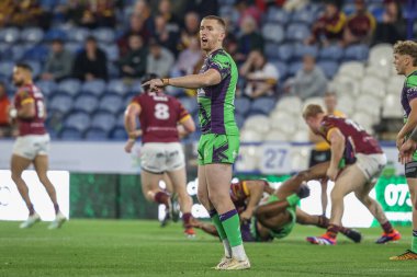 Castleford Tigers takımından Rowan Milnes 27. Betfred Süper Lig Turu 'nda Huddersfield Giants Castleford Tigers' a karşı John Smith Stadyumu, Huddersfield, Birleşik Krallık, 19 Eylül 2024 'te oynanan karşılaşmada ısındı.