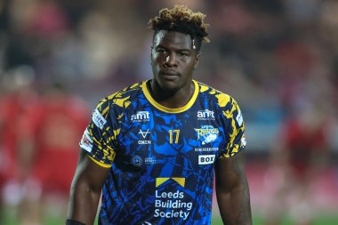 Leeds Rhinos takımından Justin Sangare 27. Betfred Süper Lig karşılaşmasında ısınma turunda Hull KR, Leeds Gergedan 'a karşı Sewell Group Craven Park, Kingston upon Hull, Birleşik Krallık, 20 Eylül 2024