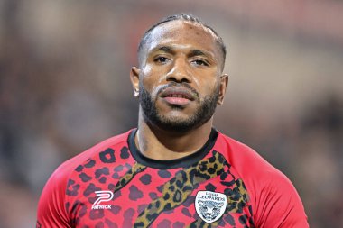 Leigh Leopar takımından Edwin Ipape, 27. Betfred Süper Lig karşılaşması öncesinde Leigh Leopards ile St Helens arasında 20 Eylül 2024 'te Leigh Spor Köyü' nde ısınıyor.